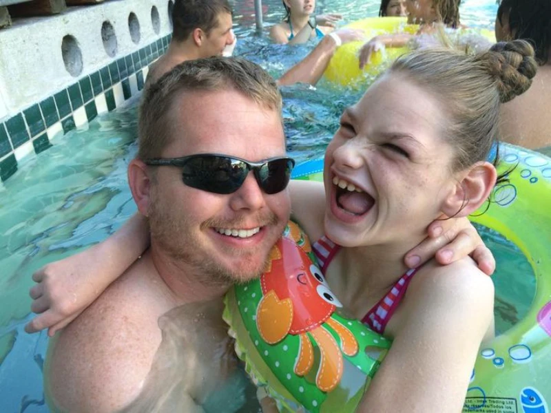 Kali and her dad in a hot tub